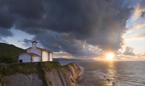 San Telmo baseliza ©Deposit Photos